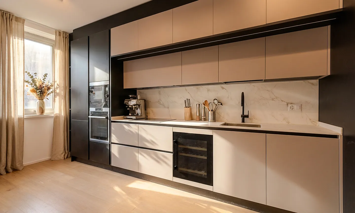 RENOVATED APARTMENT 3.5 ROOMS WITH 3 TERRACES IN CASSARATE - Photo 3 of 11