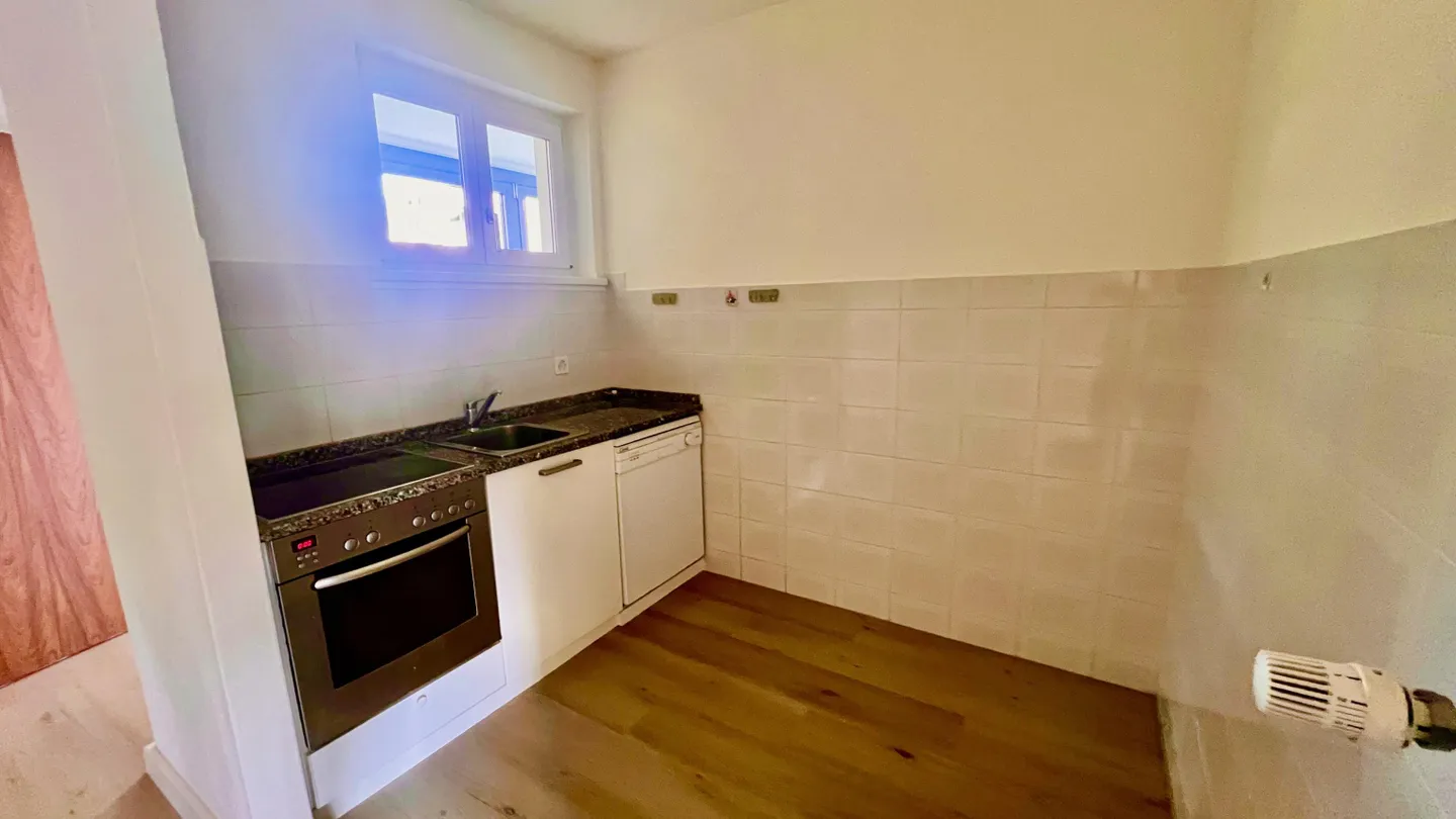 BRIGHT 4.5-ROOM APARTMENT RENOVATED IN AGNO - Photo 5 of 10
