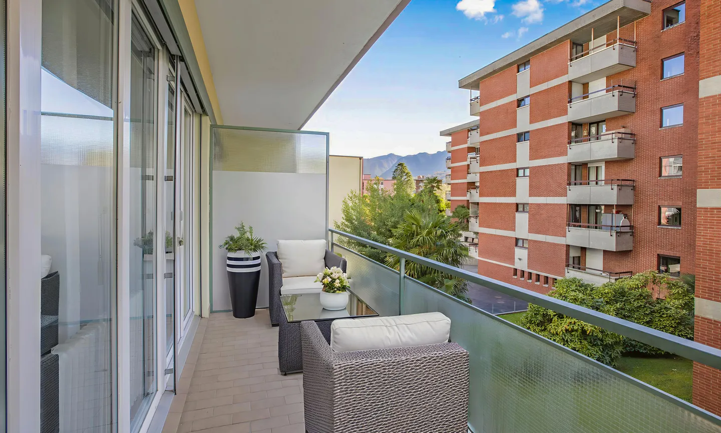 MIETE ZUM KAUF - BEQUEME UND HELLER 4.5 ZIMMER RENOVIERT IN AGNO - Foto 2 von 11