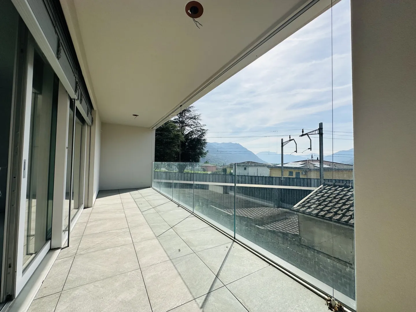 NOUVEAU 4.5 PIÈCES AVEC BALCON ET VUE DÉGAGÉE À BELLINZONA - Photo 2 sur 10
