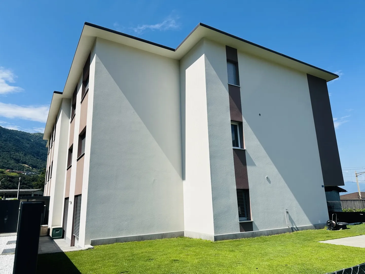 MODERNE 4.5 AVEC GRAND BALCON ET VUE OUVERTE À BELLINZONA - Photo 4 sur 11