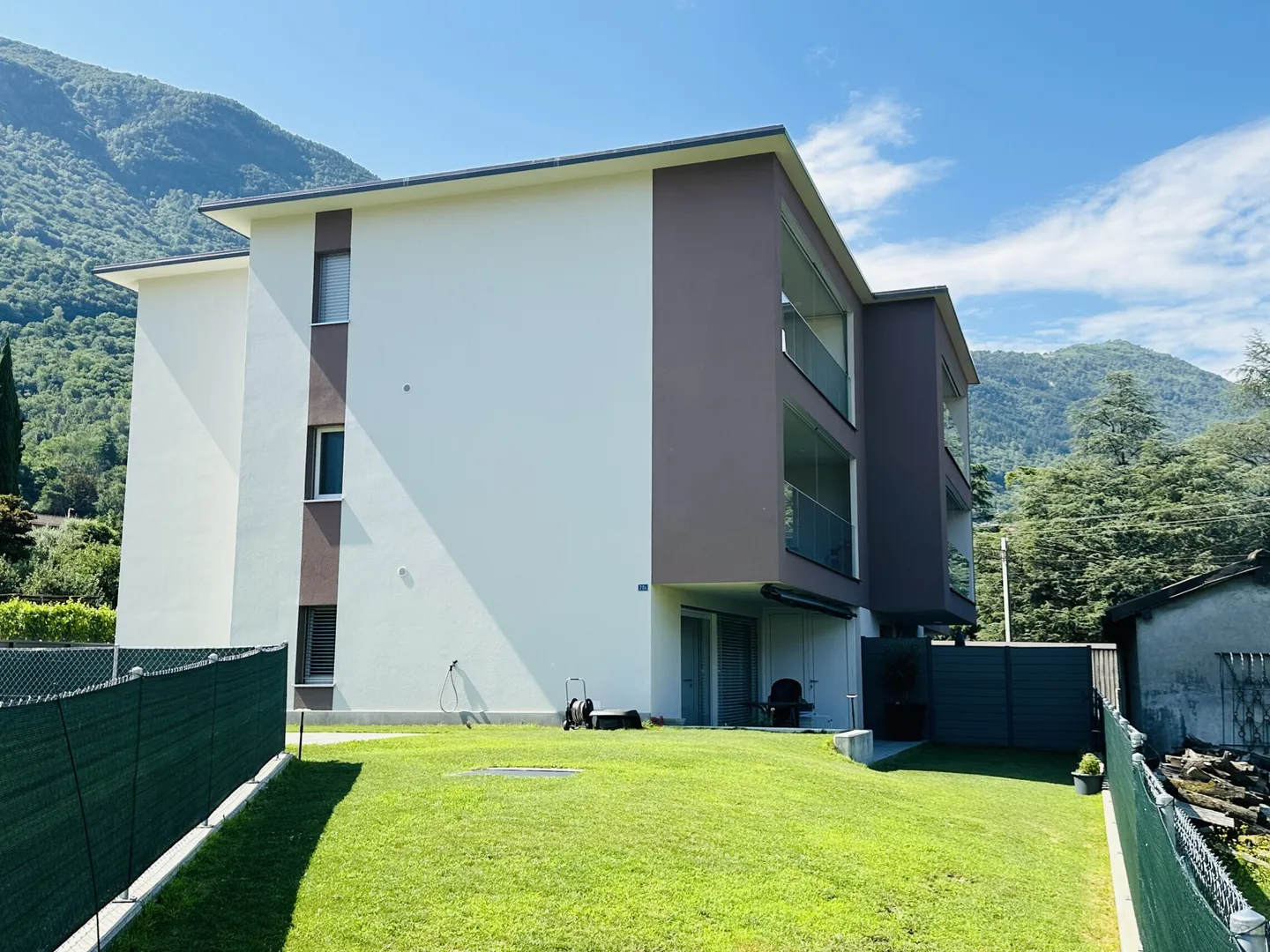 MODERNE 4.5 AVEC GRAND BALCON ET VUE OUVERTE À BELLINZONA - Photo 5 sur 11