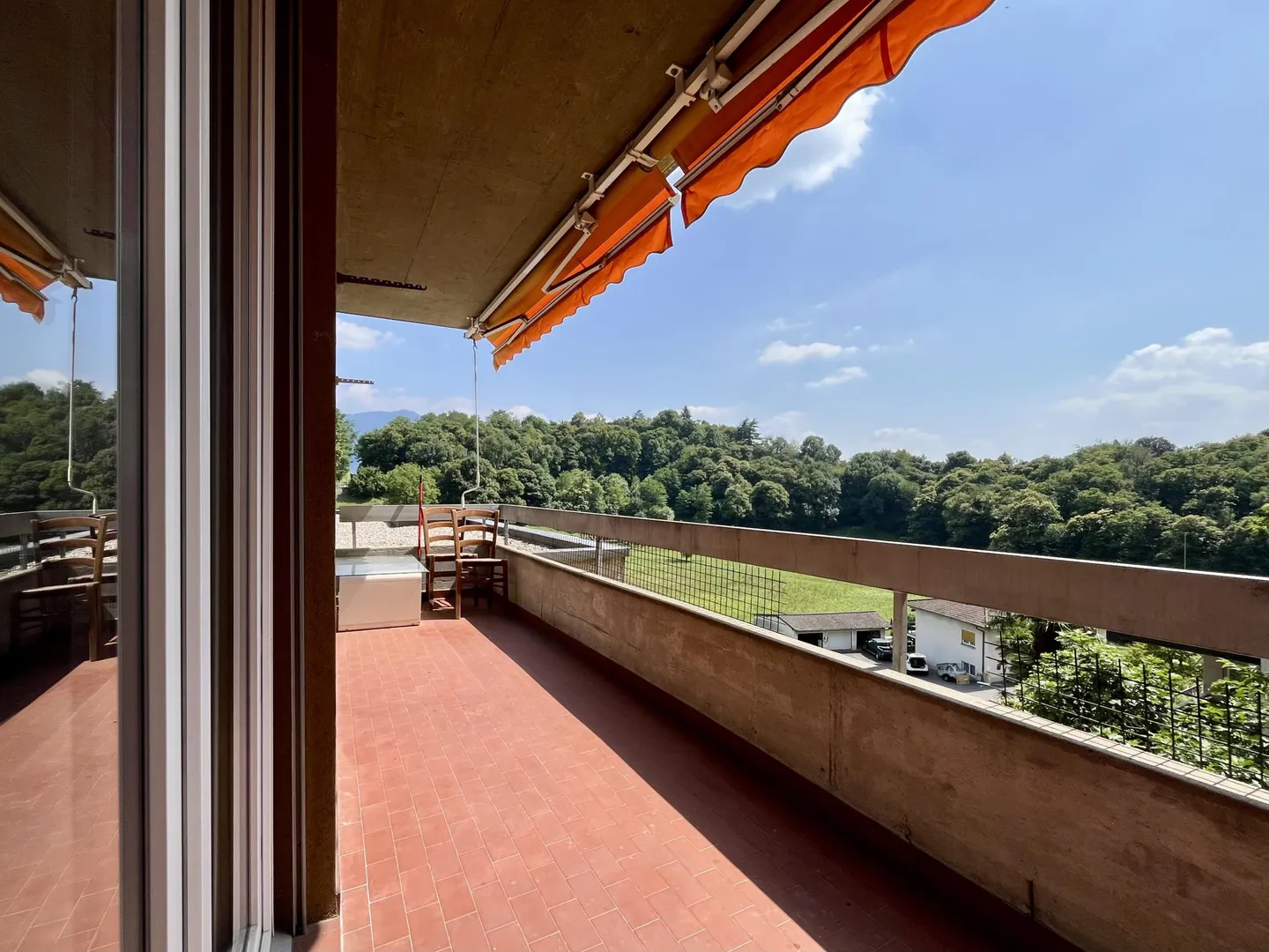 APPARTAMENTO 3.5 LOCALI CON VISTA PANORAMICA A SAVOSA - Foto 3 di 10