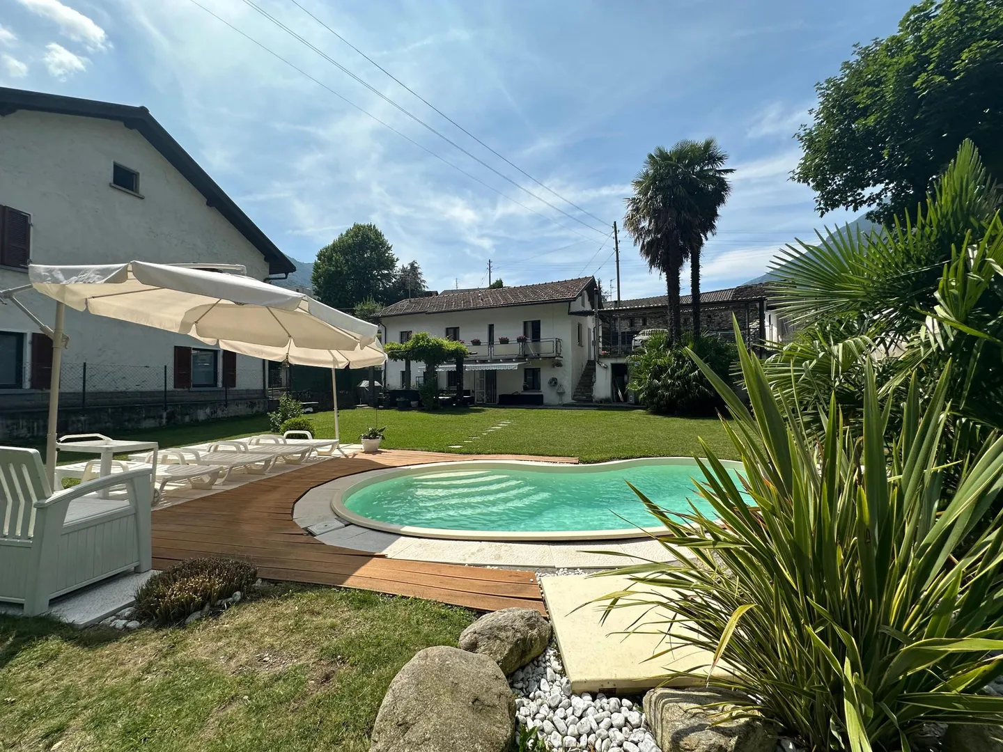 BRIGHT 4.5-ROOM HOUSE WITH GARDEN AND SWIMMING POOL IN ROVEREDO - Photo 1 of 9