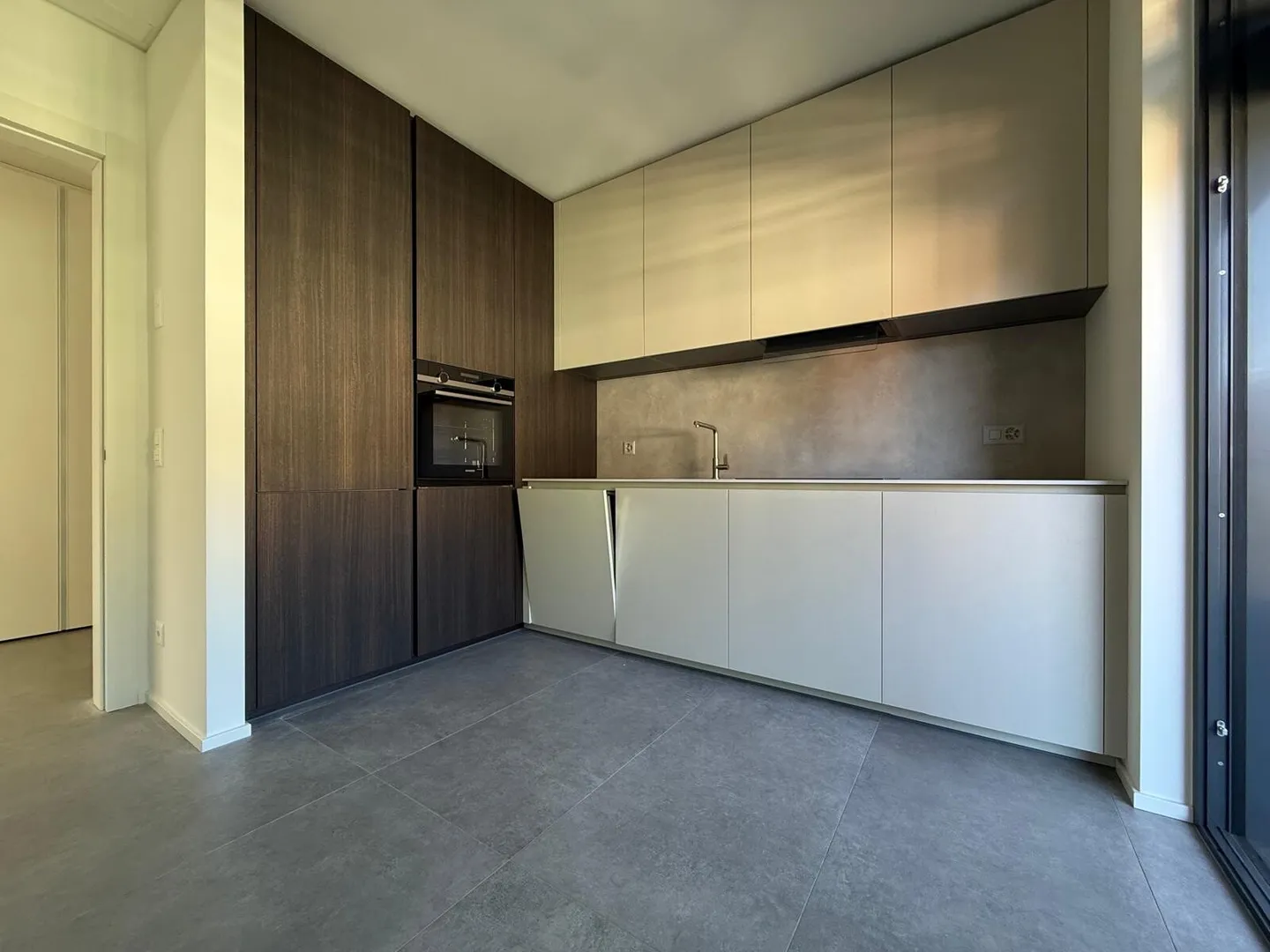 NEU UND GERÄUMIG 4.5 ZIMMER MIT ZWEI TERRASSEN IN VACALLO - Foto 2 von 10