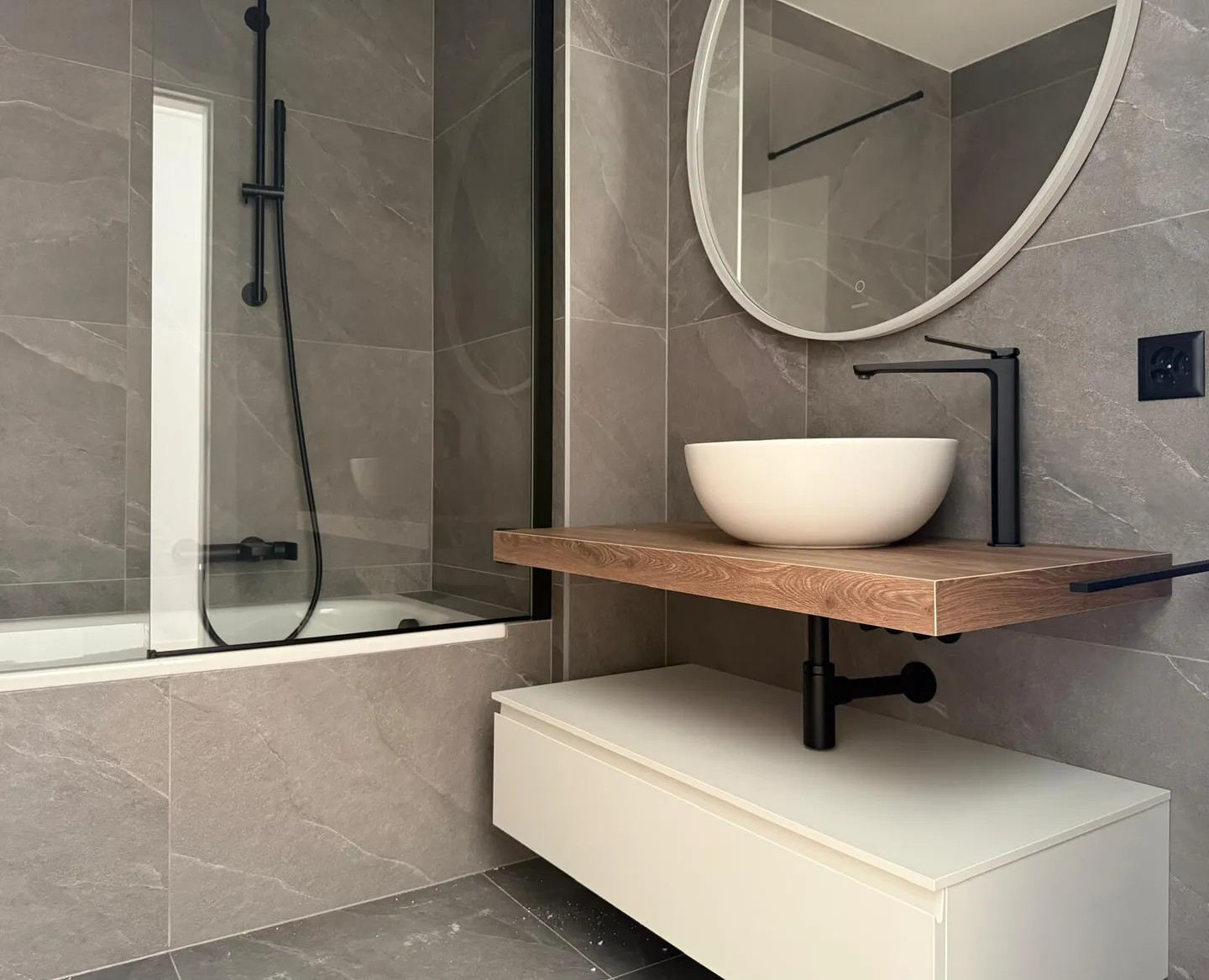 NEU UND GERÄUMIG 4.5 ZIMMER MIT ZWEI TERRASSEN IN VACALLO - Foto 7 von 10