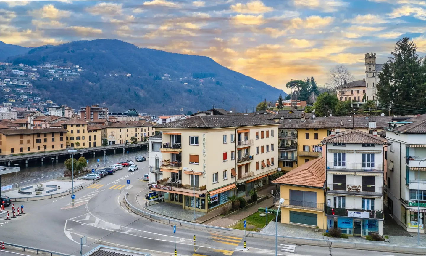 ZU VERMIETEN KOMMERZIELLER RAUM MIT SEEBLICK IN PONTE TRESA - Foto 4 von 4