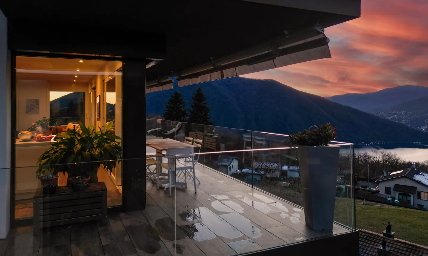 ELEGANTE DACHGESCHOSSWOHNUNG 4.5 ZIMMER MIT TERRASSE UND SEEBLICK IN ROVIO - Foto 8 von 11