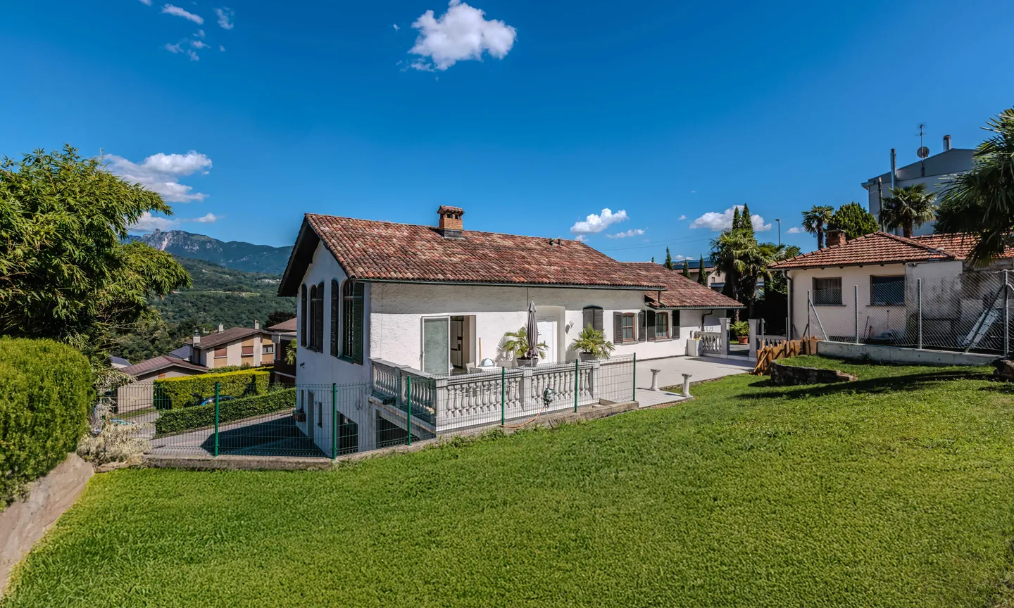 VILLA 6.5 PIÈCES AVEC GRAND JARDIN À GRAVESANO - Photo 1 sur 10