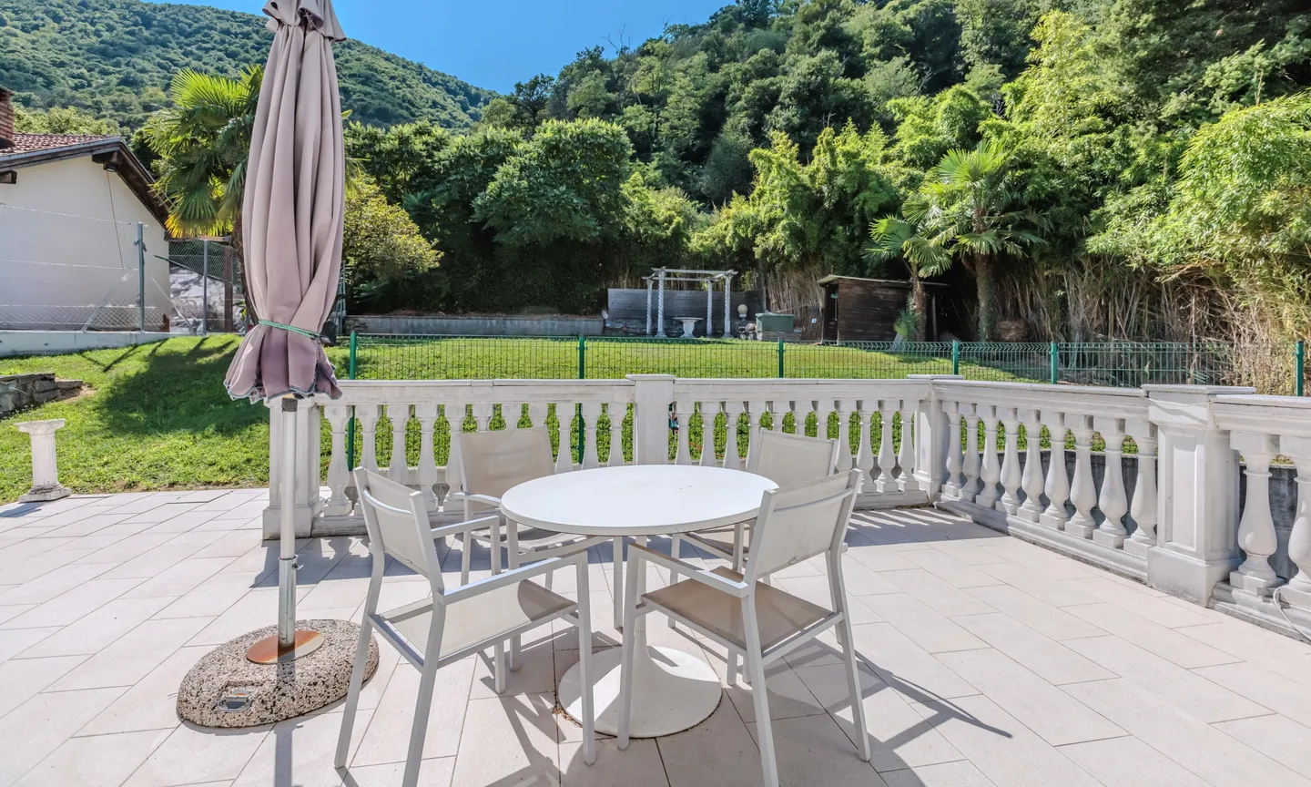 VILLA 6.5 PIÈCES AVEC GRAND JARDIN À GRAVESANO - Photo 5 sur 10