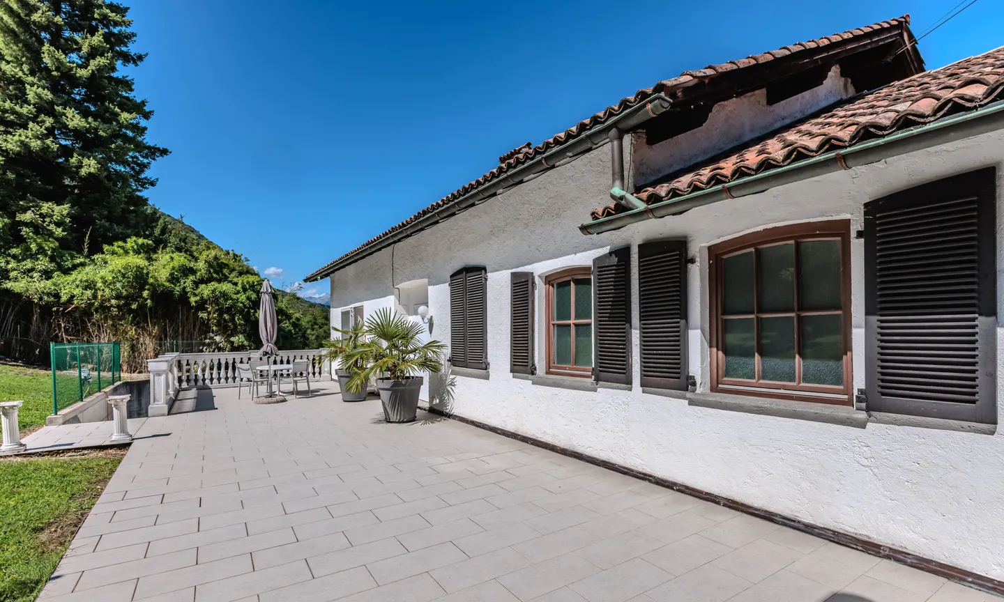 Villa spaziosa con grande giardino - Foto 6 di 9