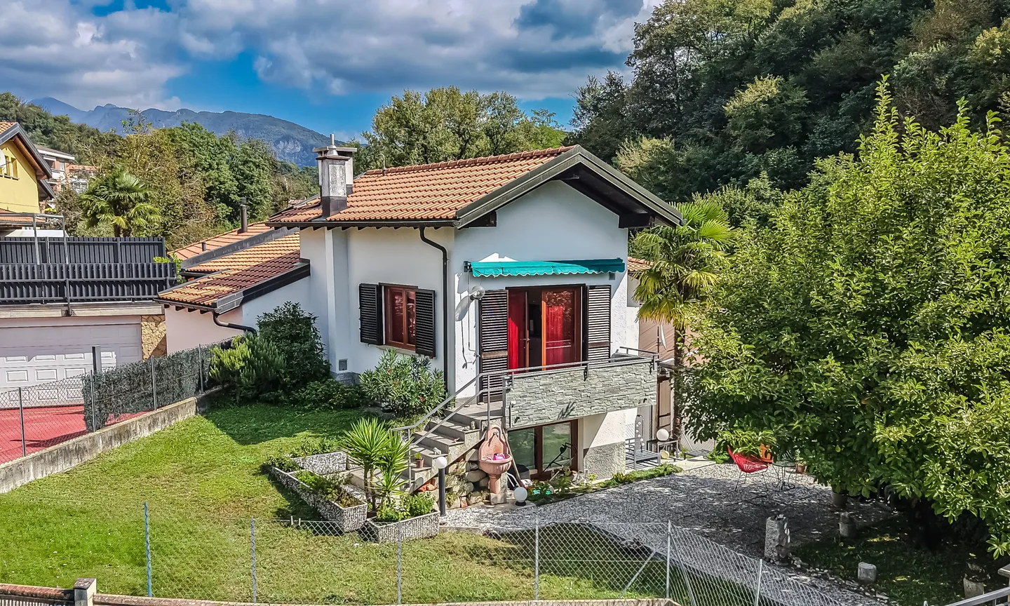 MAISON ROMANTIQUE 4.5 PIÈCES AVEC JARDIN À ARZO - Photo 1 sur 9