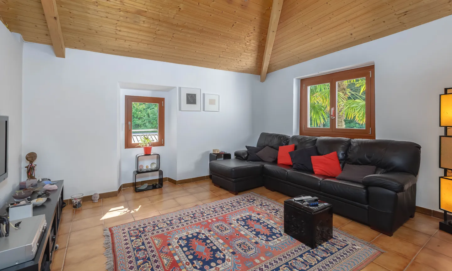 MAISON ROMANTIQUE 4.5 PIÈCES AVEC JARDIN À ARZO - Photo 4 sur 9