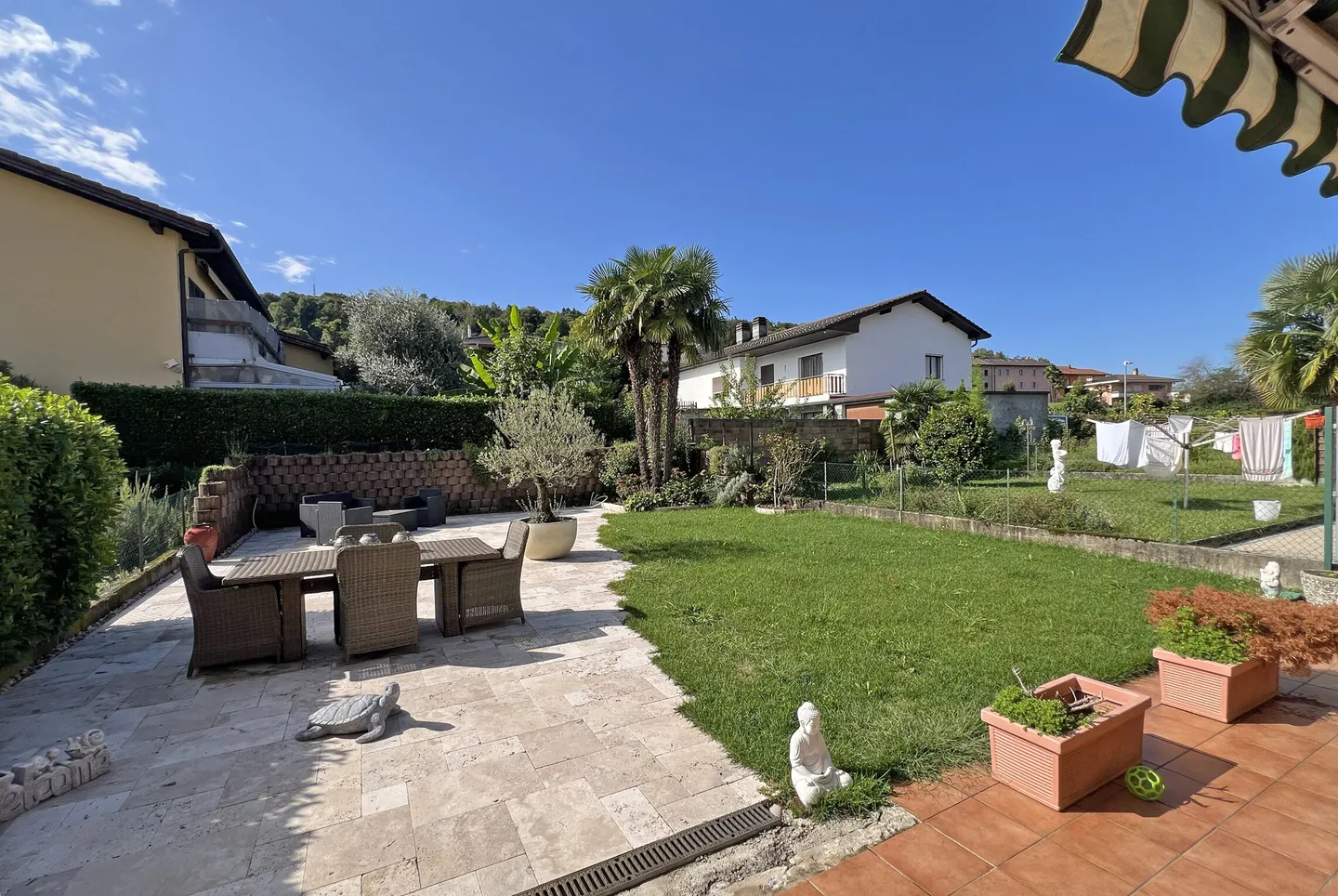 SCHÖNE VILLA MIT 4.5 ZIMMERN UND GROSSER HOBBYRAUM IN NOVAZZANO - Foto 2 von 13