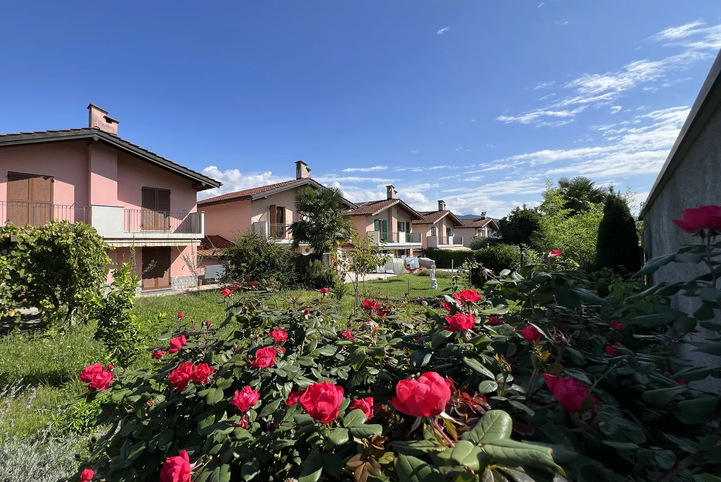 SCHÖNE VILLA MIT 4.5 ZIMMERN UND GROSSER HOBBYRAUM IN NOVAZZANO - Foto 3 von 13