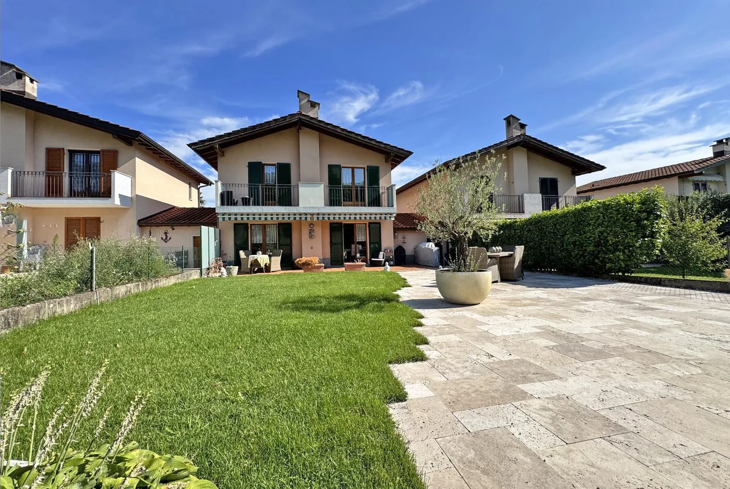 SCHÖNE VILLA MIT 4.5 ZIMMERN UND GROSSER HOBBYRAUM IN NOVAZZANO - Foto 1 von 13