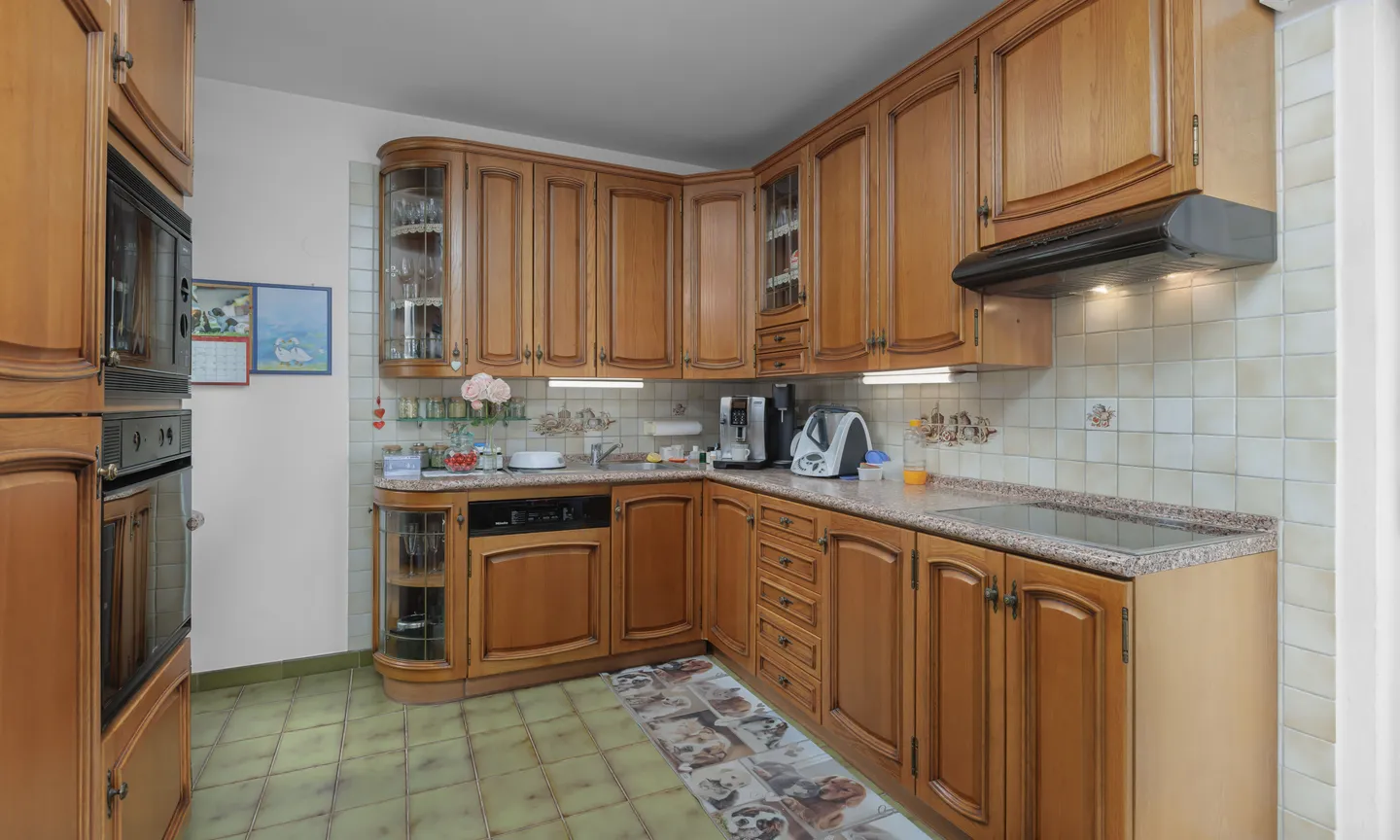 TWO-FAMILY HOUSE WITH 9 ROOMS, GARDEN, AND GROTTO IN GIUBIASCO - Photo 3 of 9