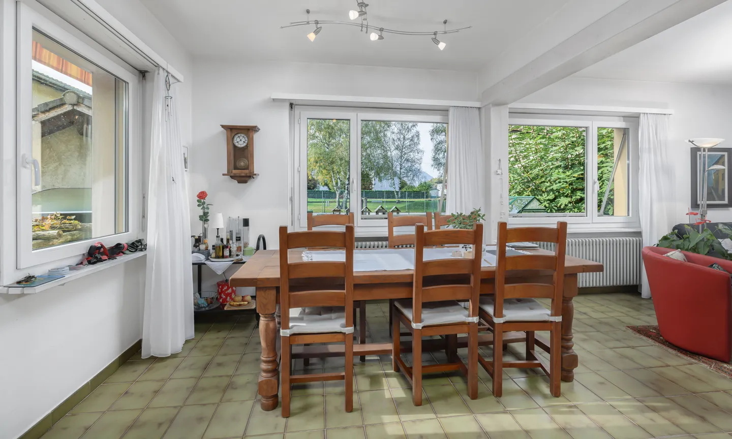 TWO-FAMILY HOUSE WITH 9 ROOMS, GARDEN, AND GROTTO IN GIUBIASCO - Photo 2 of 9