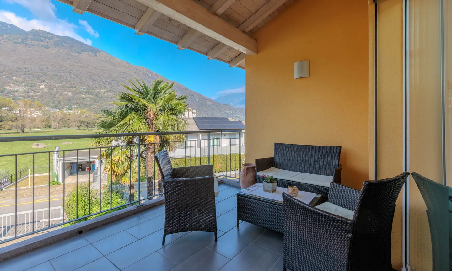 MAISON BIFAMILIALE SPACIEUSE AVEC JARDIN ET GROTTE À GIUBIASCO - Photo 3 sur 9