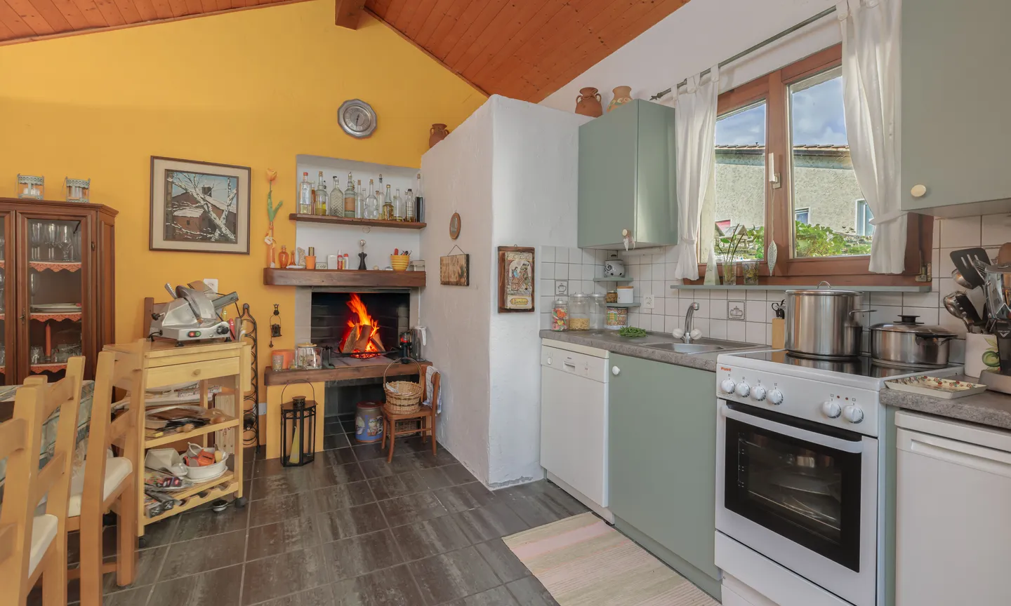 TWO-FAMILY HOUSE WITH 9 ROOMS, GARDEN, AND GROTTO IN GIUBIASCO - Photo 9 of 9