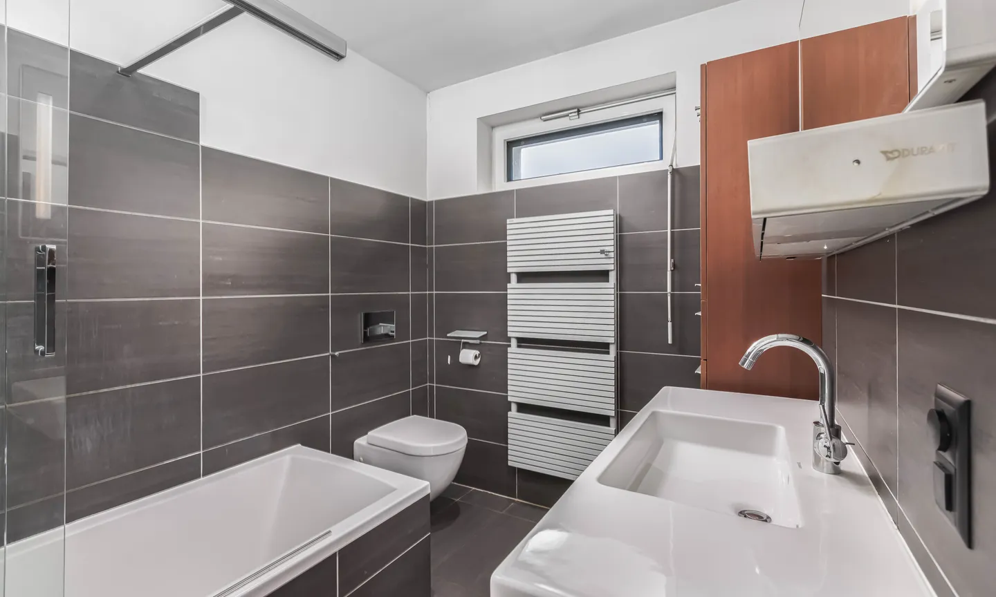 VILLA UNIFAMILIARE 6.5 LOCALI NEL VERDE A PONTE CAPRIASCA - Foto 7 di 9