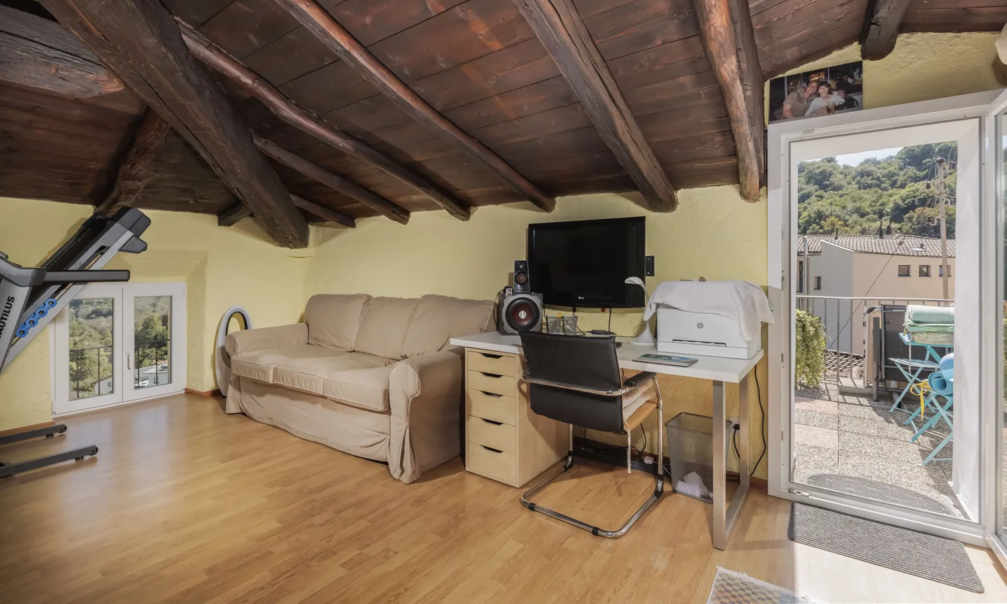 Furnished Three-Room Apartment with Panoramic View in Lugaggia - Photo 7 of 9
