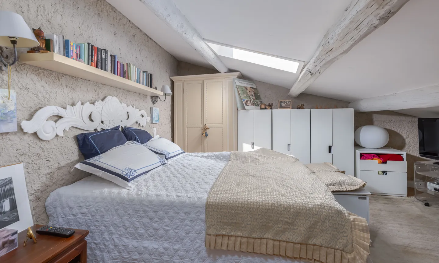 ELEGANTE ATTICO 4.5 LOCALI A POCHI PASSI DAL LAGO A MAROGGIA - Foto 3 di 9