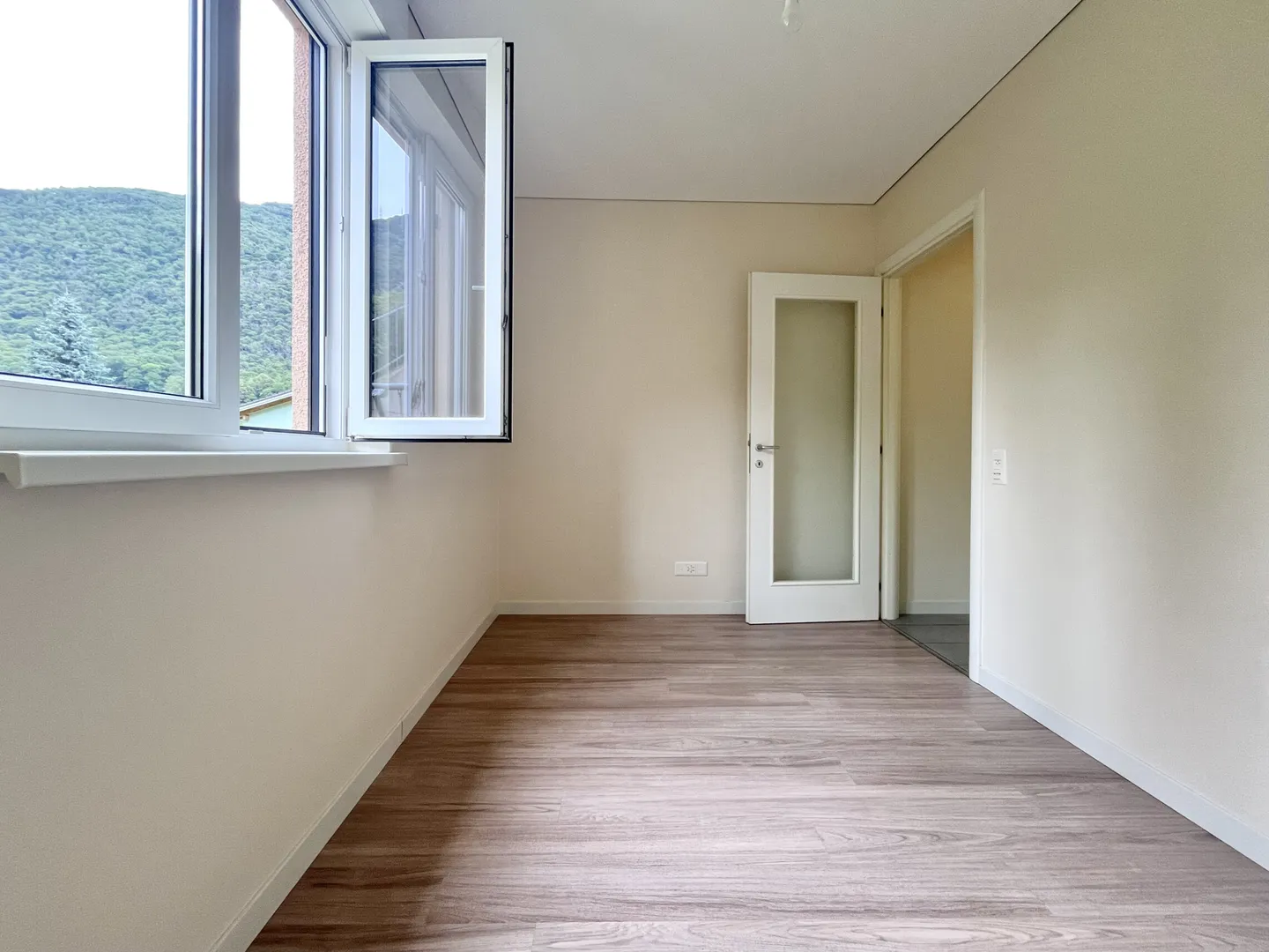 OCCASION - MODERN 3.5 ROOMS WITH TERRACE IN RIVERA - Photo 9 of 9