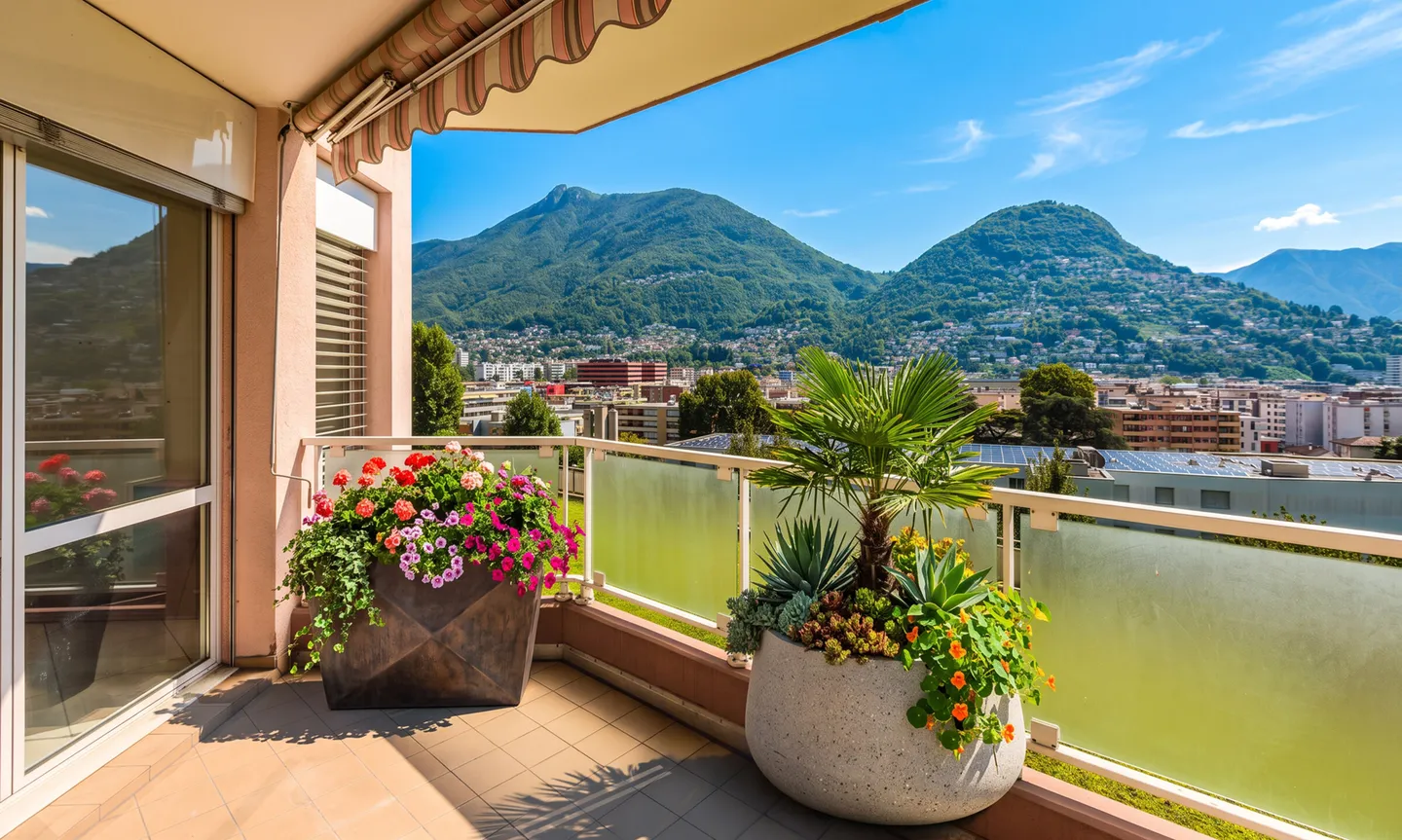 SPACIOUS 4.5 LAKE VIEW WITH TERRACE IN CENTRAL LUGANO - Photo 2 of 9