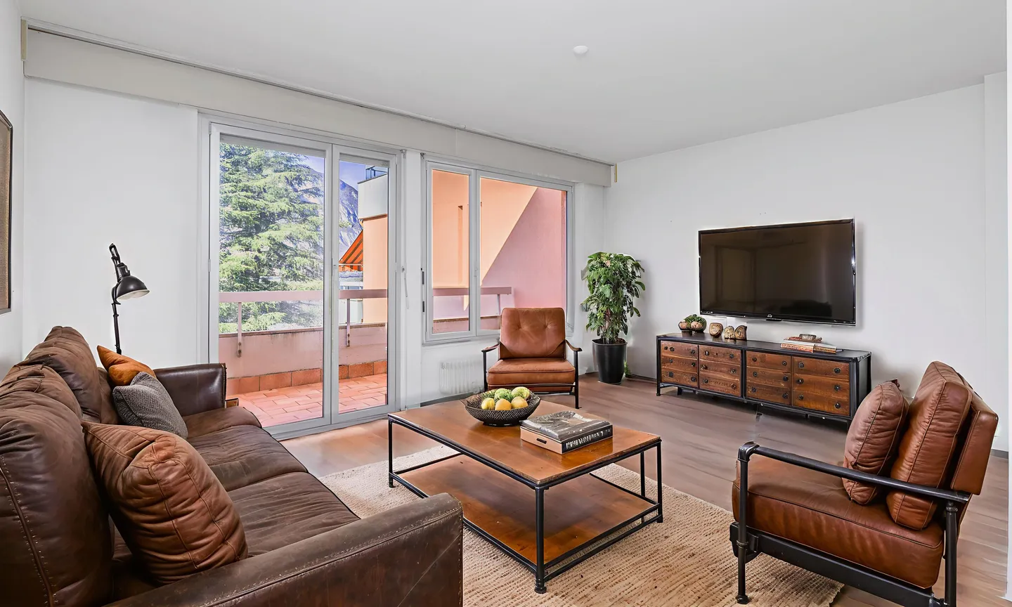 OCCASION - 4.5-ROOM APARTMENT WITH LAKE VIEW IN BISSONE - Photo 1 of 9