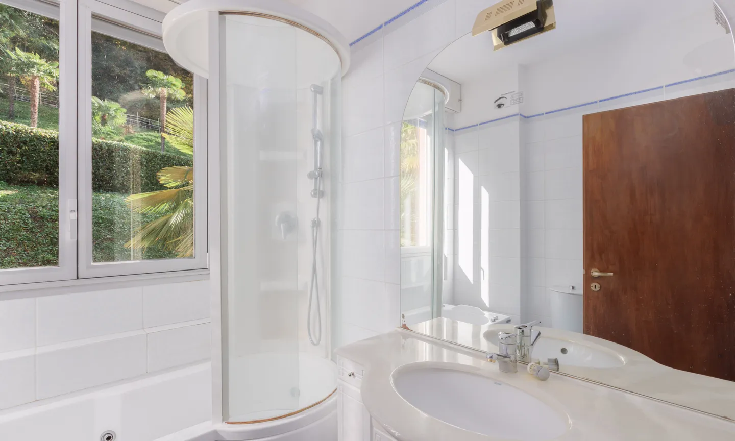 OCCASION - 4.5-ROOM APARTMENT WITH LAKE VIEW IN BISSONE - Photo 9 of 9