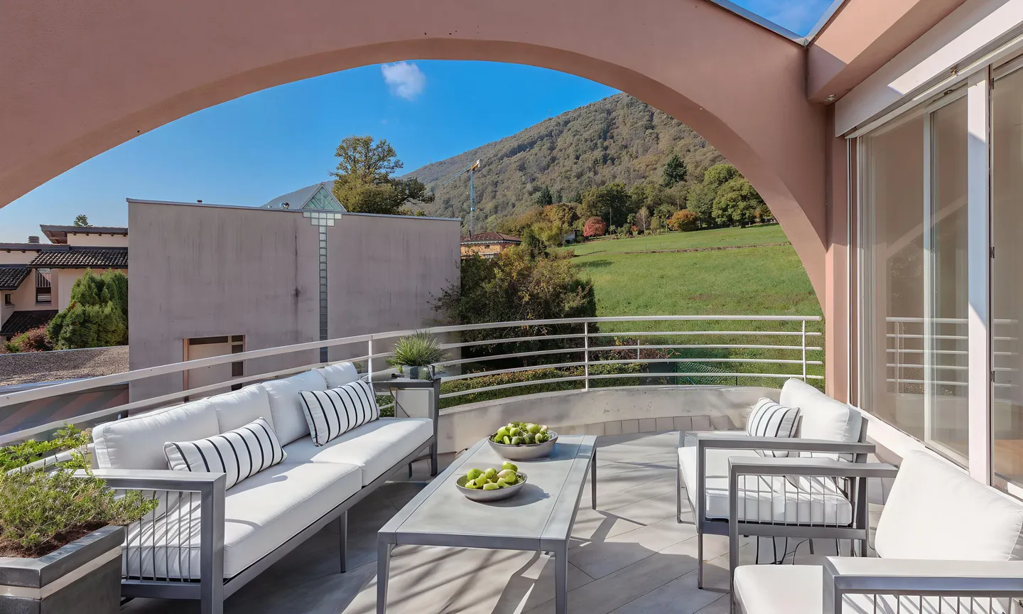 SINGLE FAMILY HOUSE WITH 6.5 ROOMS AND GARDEN IN BEDANO - Photo 7 of 12