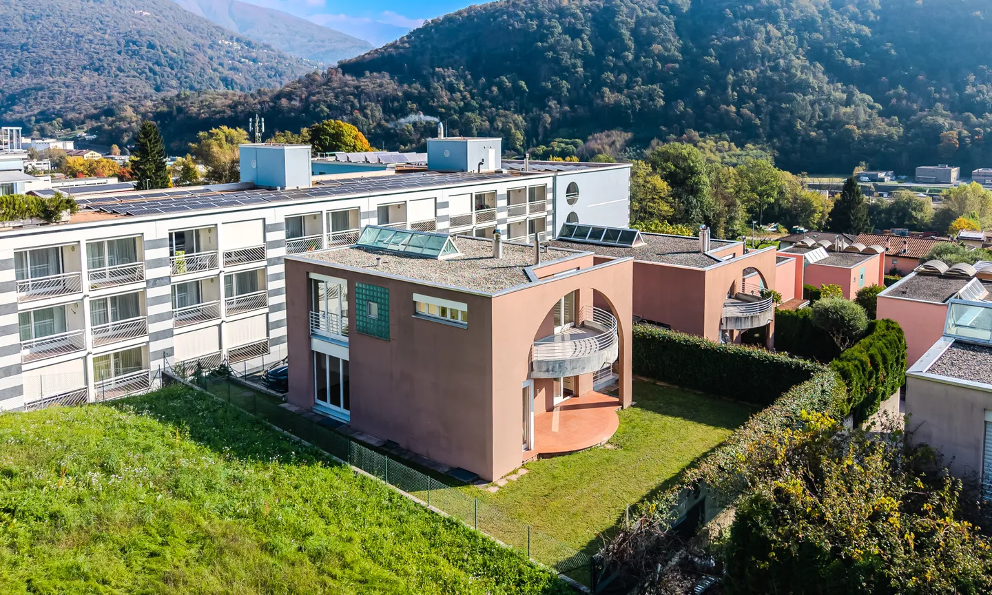 SINGLE FAMILY HOUSE WITH 6.5 ROOMS AND GARDEN IN BEDANO - Photo 9 of 12