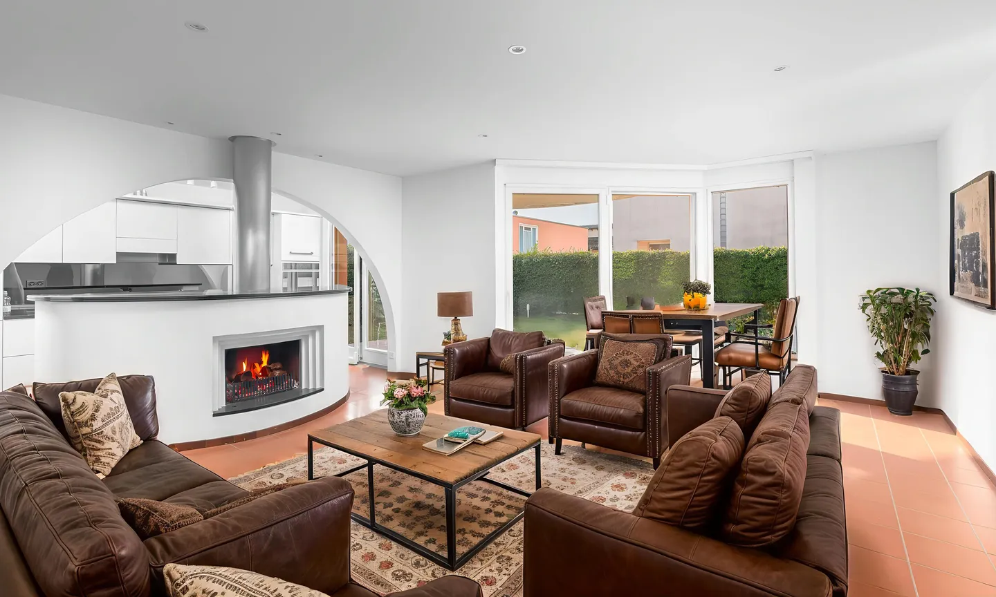 SINGLE FAMILY HOUSE WITH 6.5 ROOMS AND GARDEN IN BEDANO - Photo 1 of 12