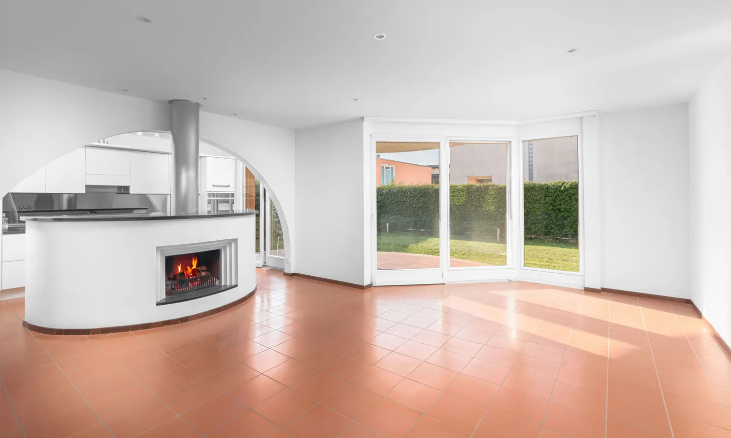 LARGE 6.5 ROOM SINGLE-FAMILY VILLA WITH GARDEN IN BEDANO - Photo 2 of 13