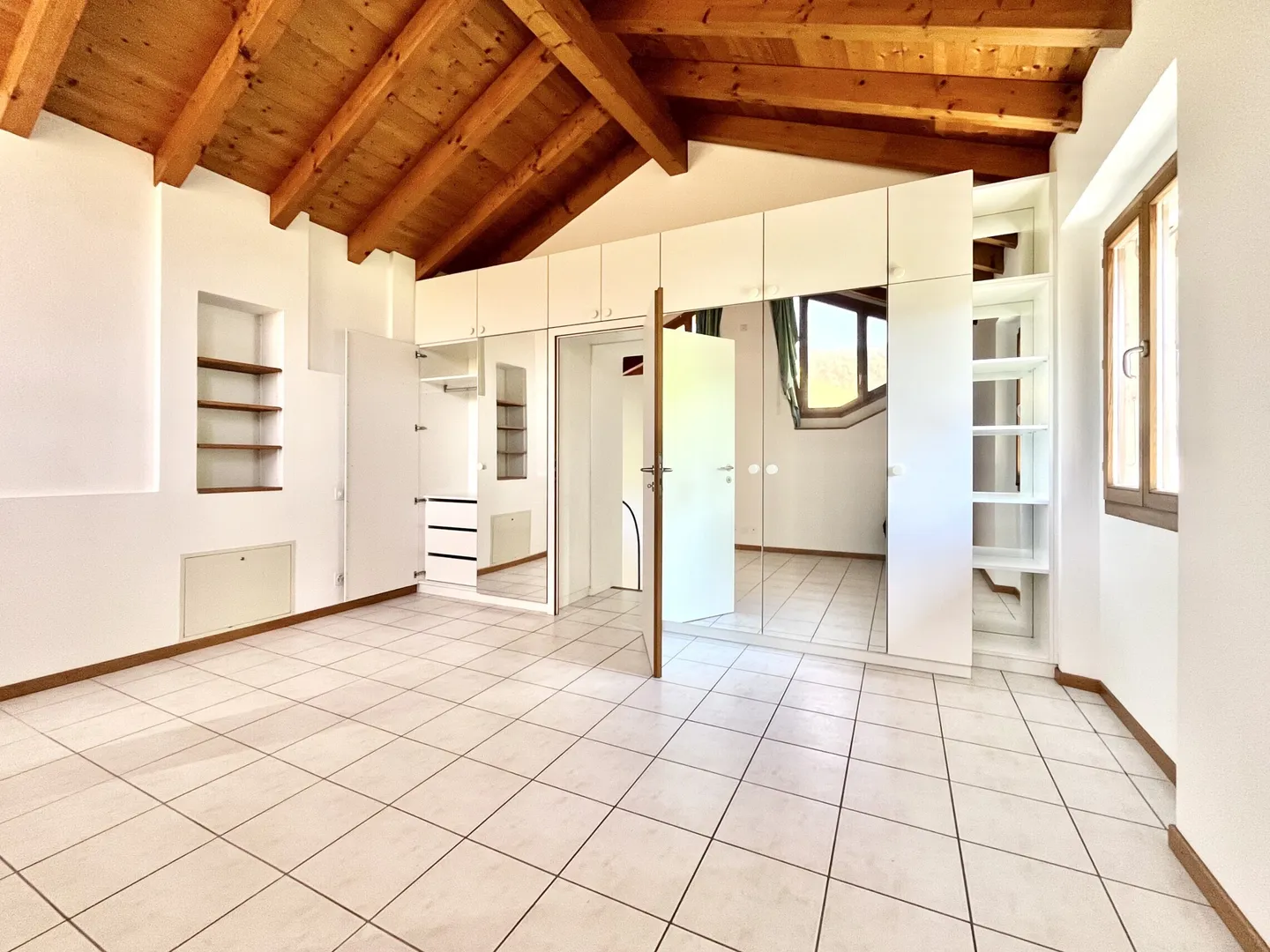 FOR RENT TICINESE HOUSE OF 3.5 ROOMS WITH COURTYARD IN BARBENGO - Photo 6 of 9