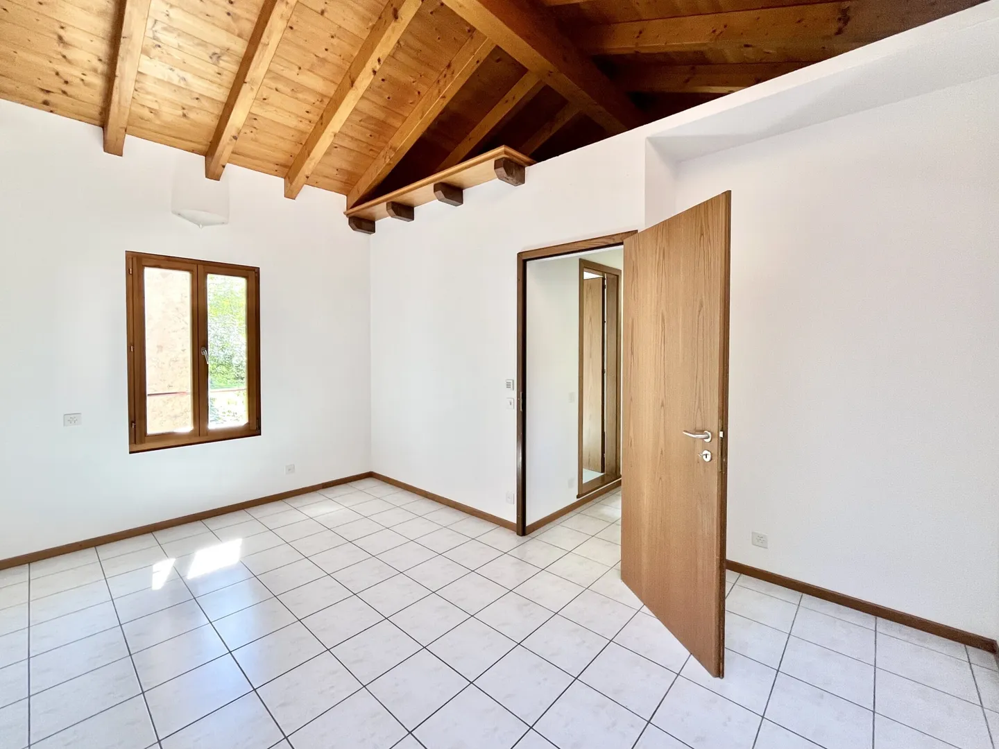 FOR RENT TICINESE HOUSE OF 3.5 ROOMS WITH COURTYARD IN BARBENGO - Photo 7 of 9