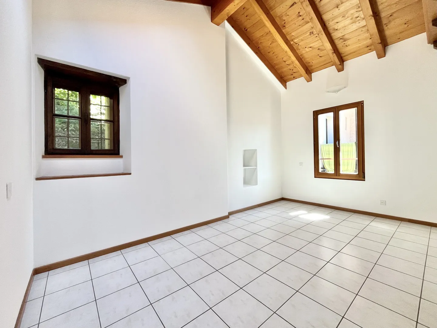 FOR RENT TICINESE HOUSE OF 3.5 ROOMS WITH COURTYARD IN BARBENGO - Photo 8 of 9