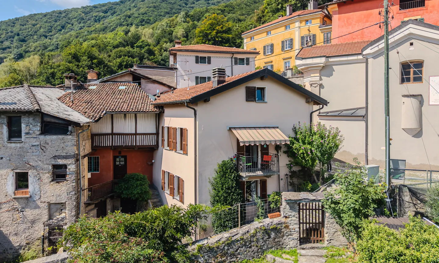 BEAUTIFUL 4.5-ROOM HOUSE IN THE GREEN IN CASTEL SAN PIETRO - Photo 1 of 11