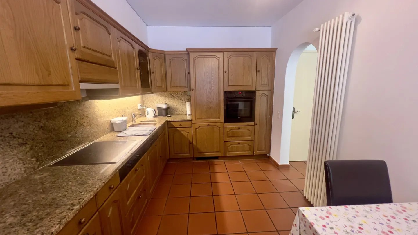END TERRACE HOUSE WITH 4.5 ROOMS ON 4 LEVELS IN AGNO - Photo 5 of 13