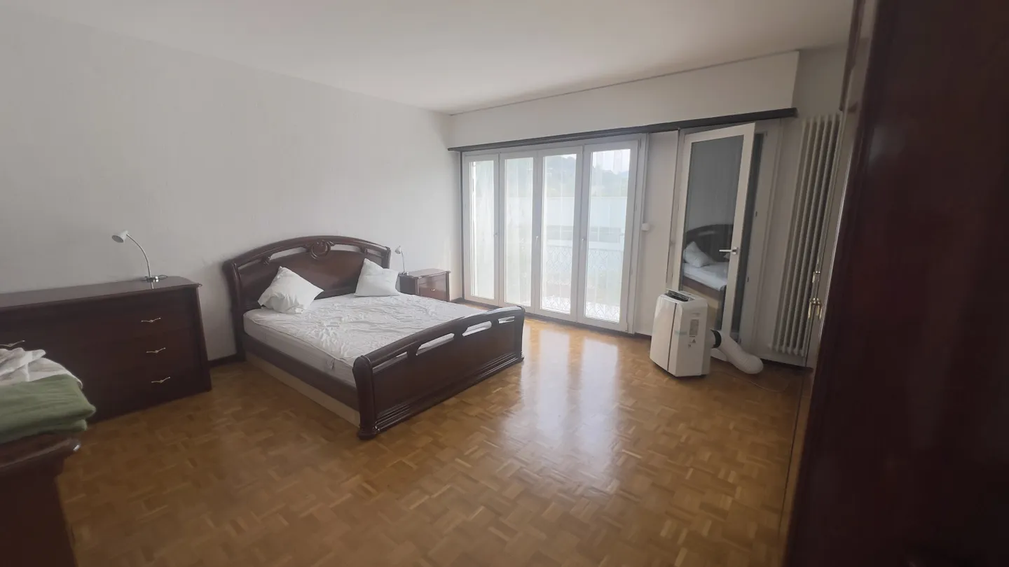 END TERRACE HOUSE WITH 4.5 ROOMS ON 4 LEVELS IN AGNO - Photo 6 of 13