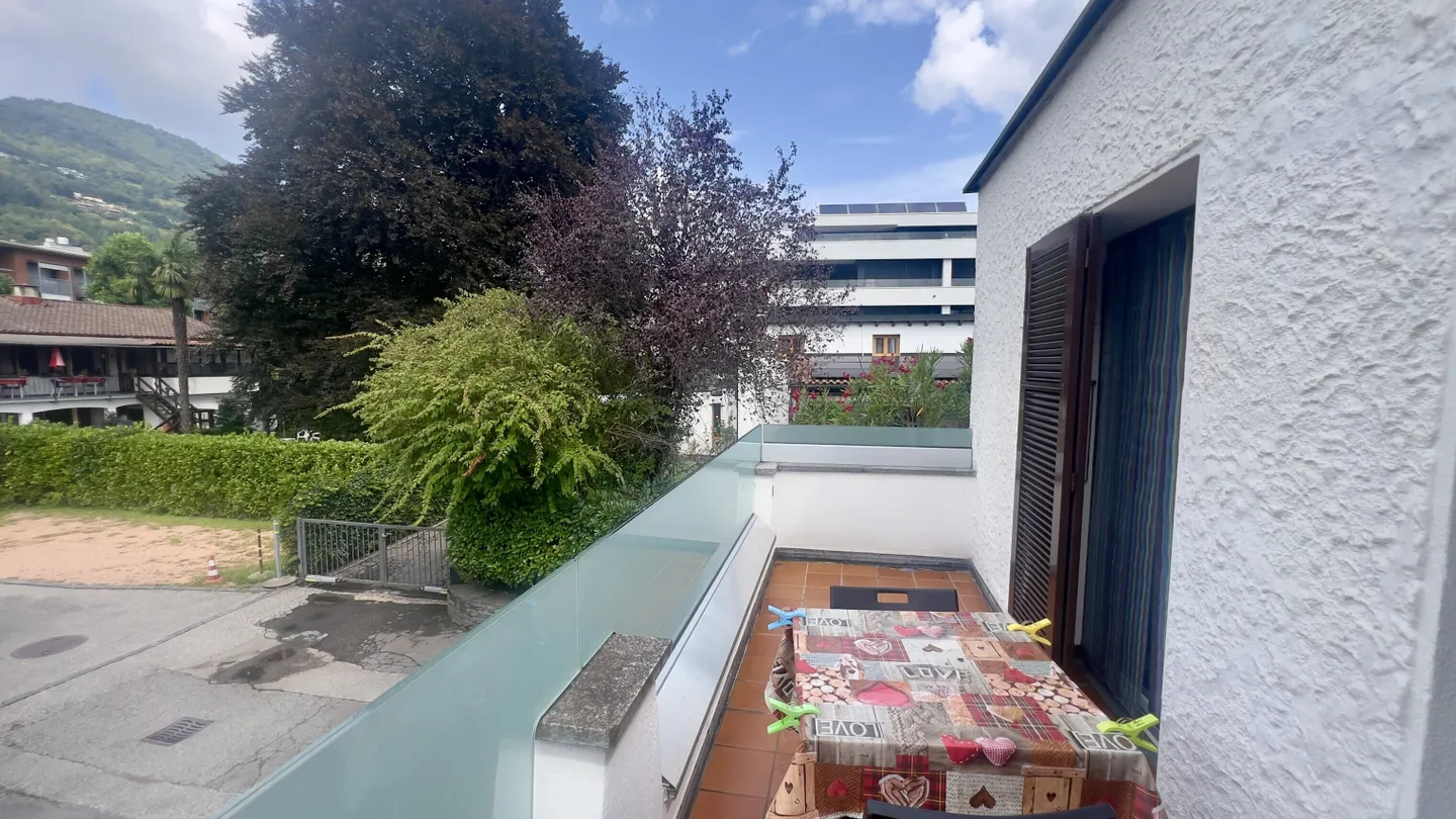 END TERRACE HOUSE WITH 4.5 ROOMS ON 4 LEVELS IN AGNO - Photo 7 of 13