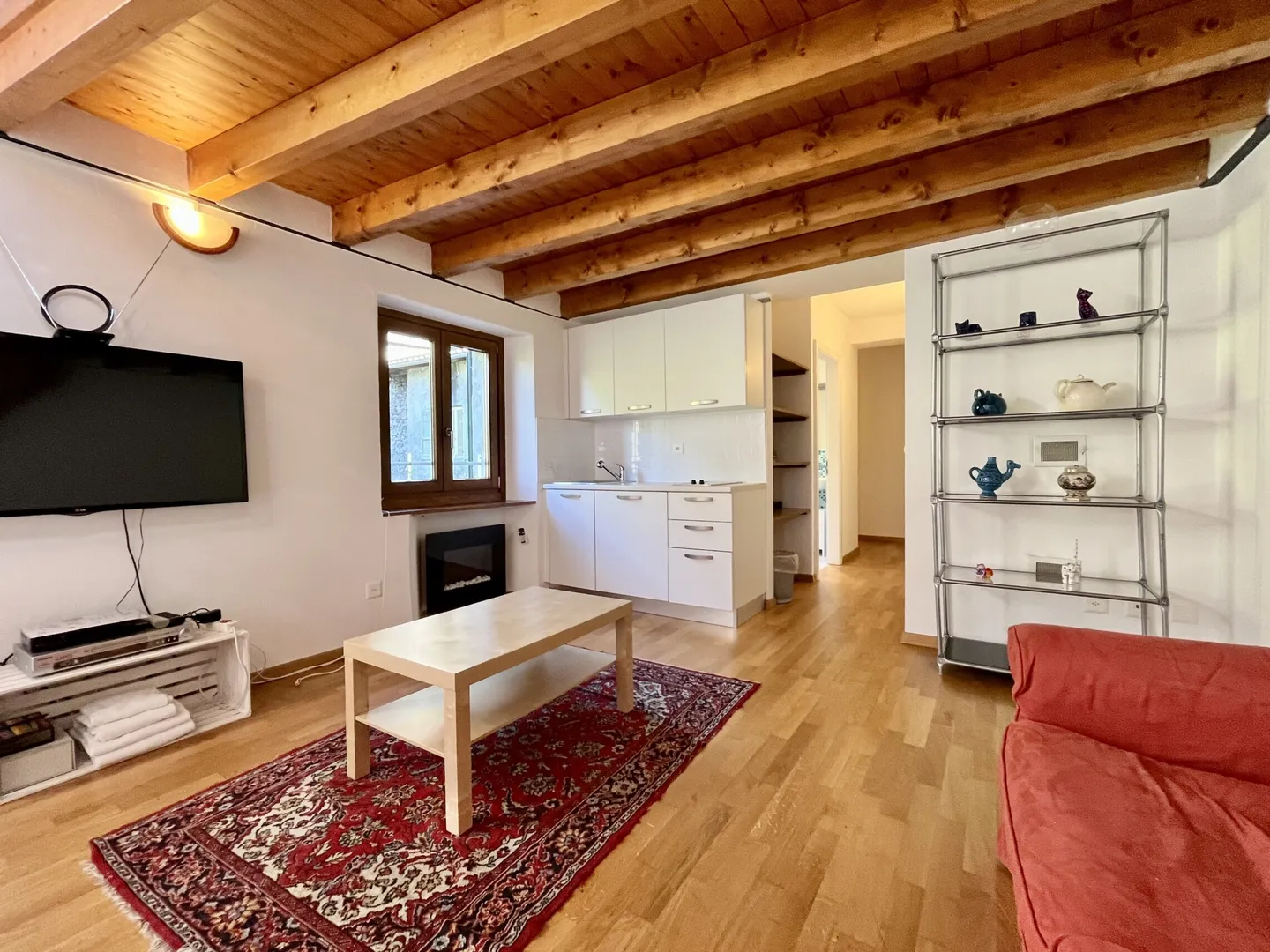 MAISON CARACTÉRISTIQUE AVEC 4,5 PIÈCES À PUGERNA - Photo 1 sur 9