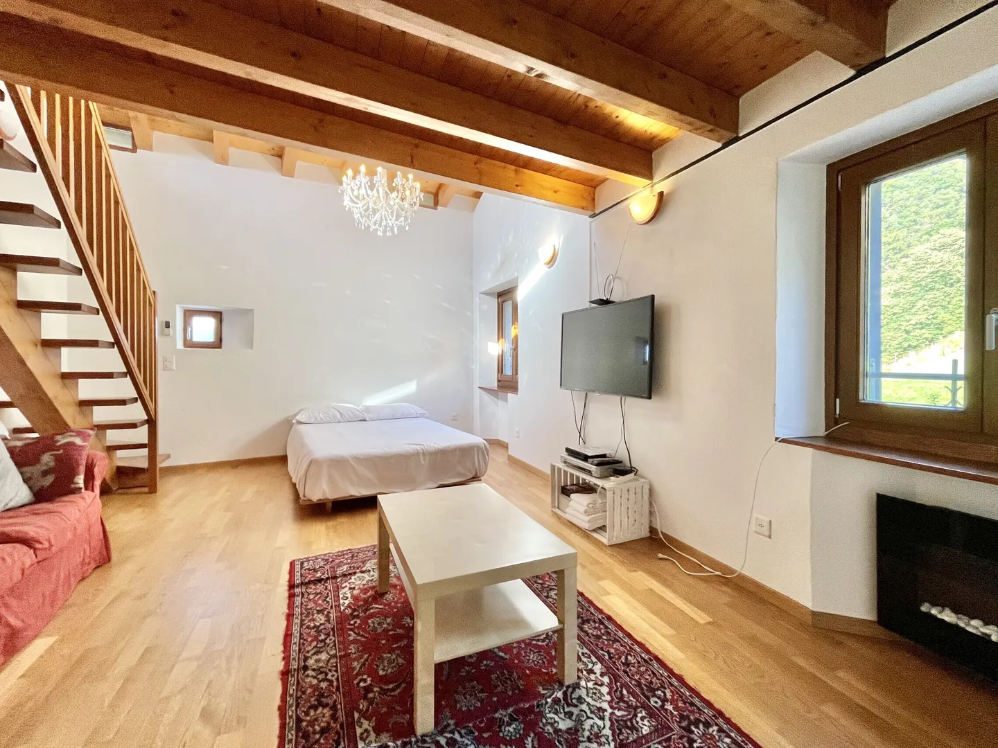 MAISON CARACTÉRISTIQUE AVEC 4,5 PIÈCES À PUGERNA - Photo 2 sur 9