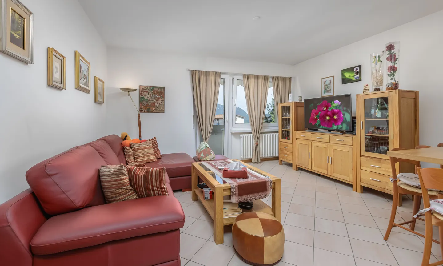 SCHÖNE 4.5 ZIMMER MIT 2 BALKONEN UND GARAGE IN MORBIO INFERIORE - Foto 1 von 9