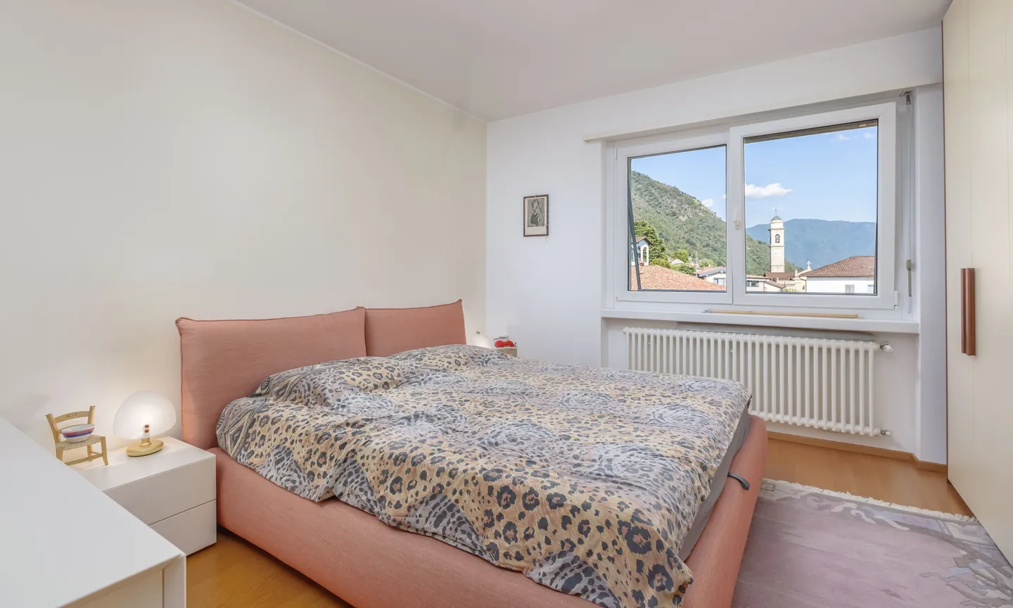 SCHÖNE 4.5 ZIMMER MIT 2 BALKONEN UND GARAGE IN MORBIO INFERIORE - Foto 4 von 9
