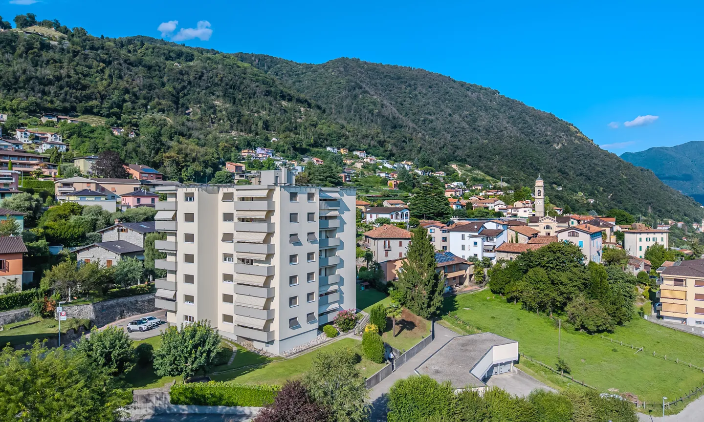 SCHÖNE 4.5 ZIMMER MIT 2 BALKONEN UND GARAGE IN MORBIO INFERIORE - Foto 9 von 9