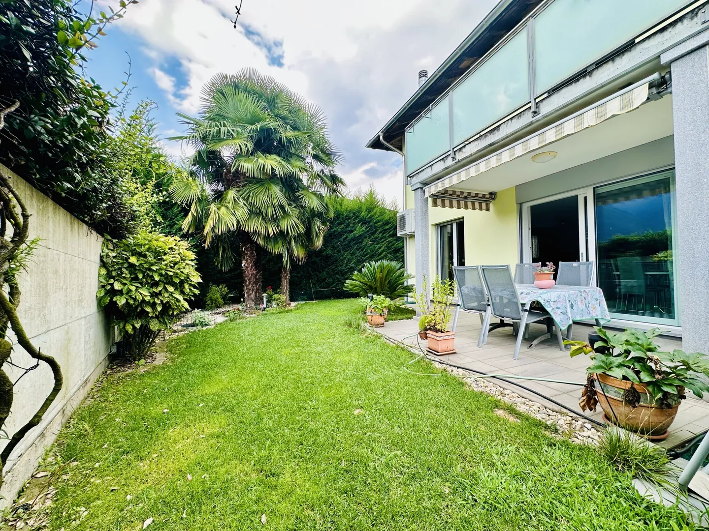 LUMINOSA CASA 5.5 LOCALI CON BOX E GIARDINO A CUGNASCO - Foto 4 di 9