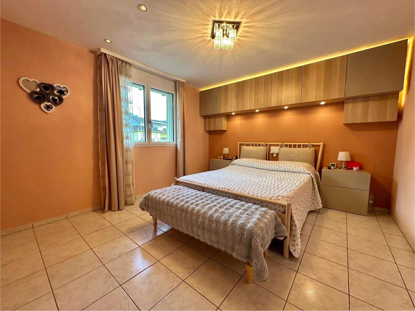 MAISON LUMINEUSE 5.5 PIÈCES AVEC GARAGE ET JARDIN À CUGNASCO - Photo 5 sur 9