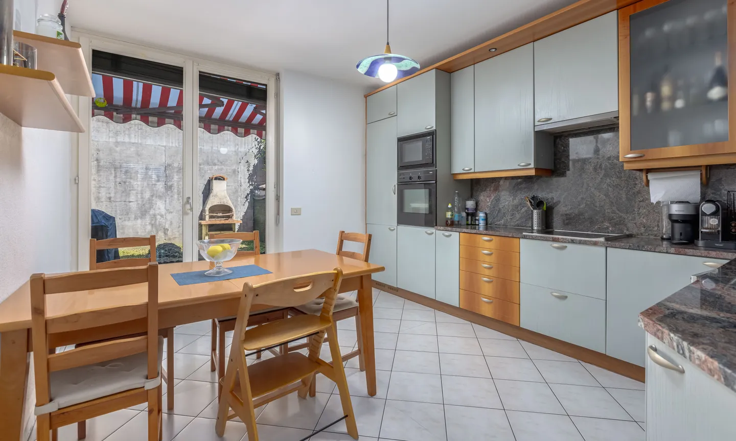 AMPIA VILLETTA A SCHIERA 5.5 LOCALI CON GIARDINO A SESEGLIO - Foto 3 di 9